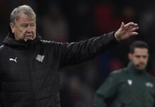 Åge Hareide har packat sina väskor och tar första bästa fiskebåt från Island