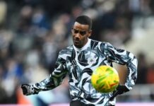 Alexander Isak får det första kontraktserbjudandet – svar med tummen ner