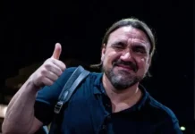 Leeds kastar sig över möjligheten att värva en före detta Liverpool-spelare med 235 Premier League-matcher i benen