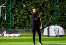 Premier League-klubb sparkar manager efter ”sammandrabbning” med supportrar