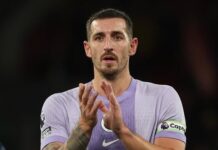 Premier League-veteranen Lewis Dunk har spelat så många matcher att han automatiskt får en kontraktsförlängning