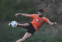 Diego Costa med häpnadsväckande attack mot den tidigare Chelsea-tränaren i samtal med John Obi Mikel