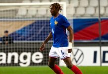 Liverpool vill kapa Chelseas övergång för en av världens mest talangfulla försvarare