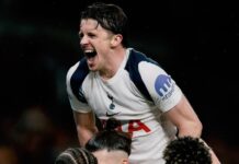 Den engelska tränarlegenden erbjuder sig att rädda Tottenham – har receptet!