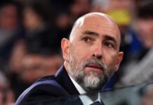 Tottenham erbjuder en ”överlevnadsbonus” i ett försök att säkra sitt förstaval som tränare denna