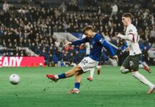 Manchester United och Aston Villa kämpar om en av Premier Leagues mest framträdande mittfältare