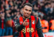 Bör få Premier Leagues nya supertalang Junior Kroupi att byta landslag