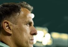 Sparkar Phil Neville – ”resultaten har varit långt under förväntningarna”