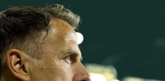 Sparkar Phil Neville – ”resultaten har varit långt under förväntningarna”
