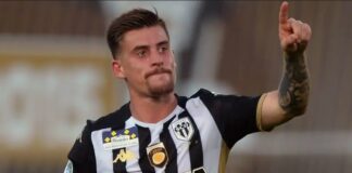 Valencia skyndar på att lämna för en av sina sämsta värvningar