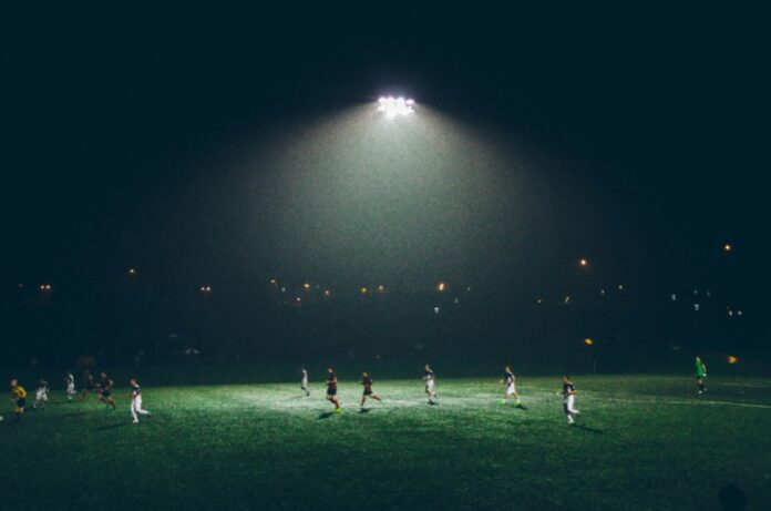 Fotballbane-i-morket1.jpg