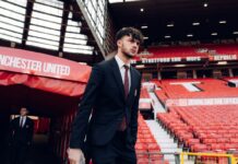 Manchester United tar ett rörande farväl av en spelare som växte upp i en klubb