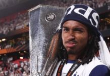 Regerande ligamästare, imponerad av Englands Djed Spence – kastar sig in i samtal om transfer