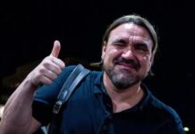 Leeds tränare Daniel Farke ger en spännande uppdatering, men Mudryks förhoppningar hänger på en skör tråd
