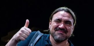 Leeds tränare Daniel Farke ger en spännande uppdatering, men Mudryks förhoppningar hänger på en skör tråd
