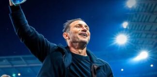 Det bästa Frank Lampard kan göra nu är att smyga ut bakvägen
