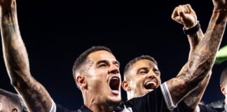 Philippe Coutinho, som inte har spelat fotboll sedan februari, kommer att testa sin form för sin nya klubb