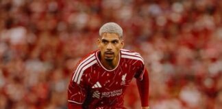 Liverpool tillkännager det största tröjkontraktet i Premier Leagues historia